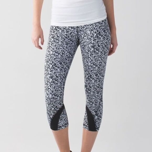 Lululemon Inspire Crop Animal Black White - Picture 9 of 10